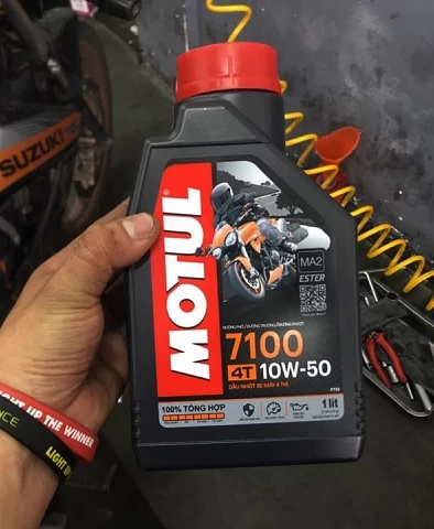 Nhớt Motul 7100 4T 10W50